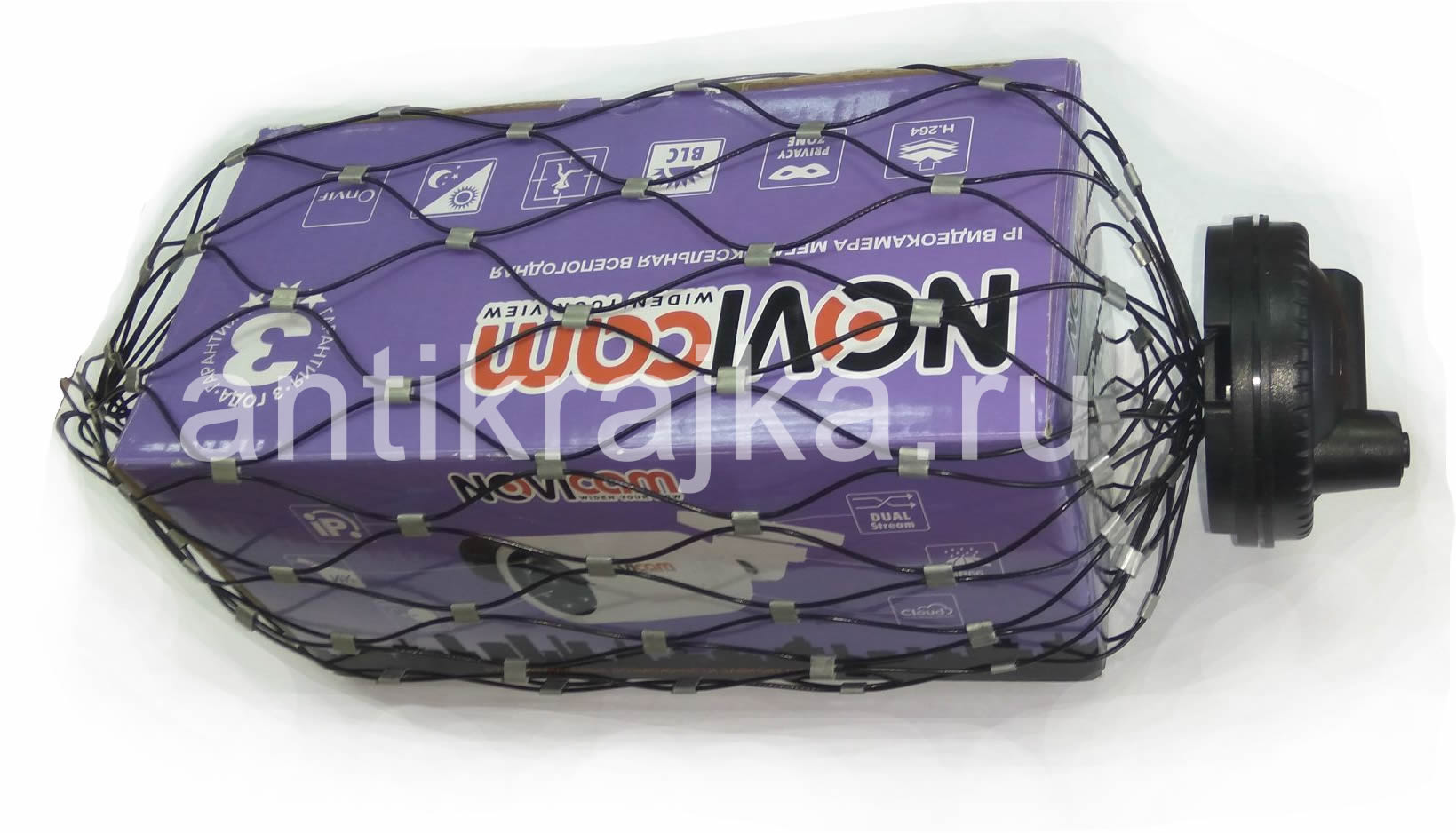 Паук-сетка на коробке с видеокамерой Паук-сетка на коробке с видеокамерой